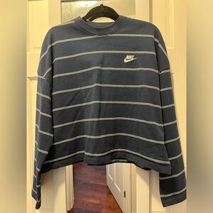 COPY - Boxy Nike long sleeve crop top